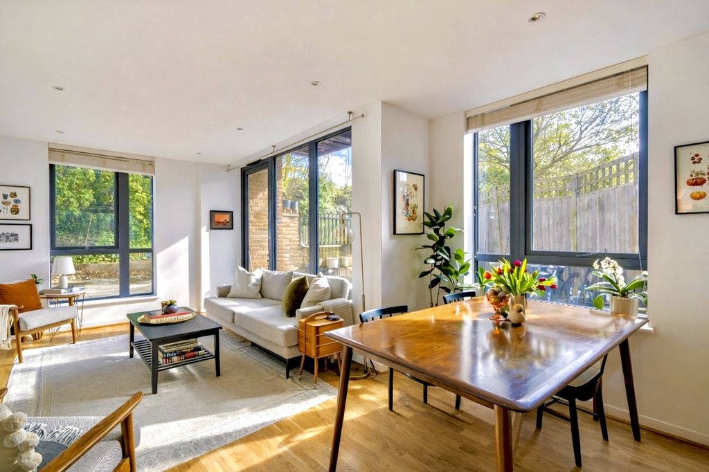 Property photo 2 of 14 Picture No. 17