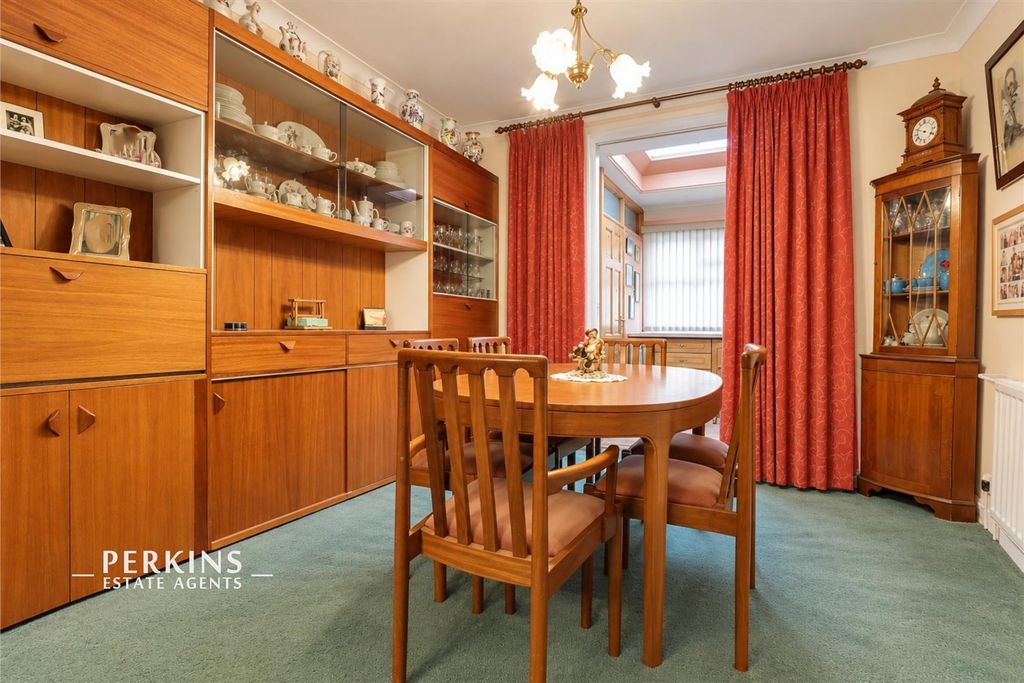 Property photo 3 of 9 Dining.Jpg
