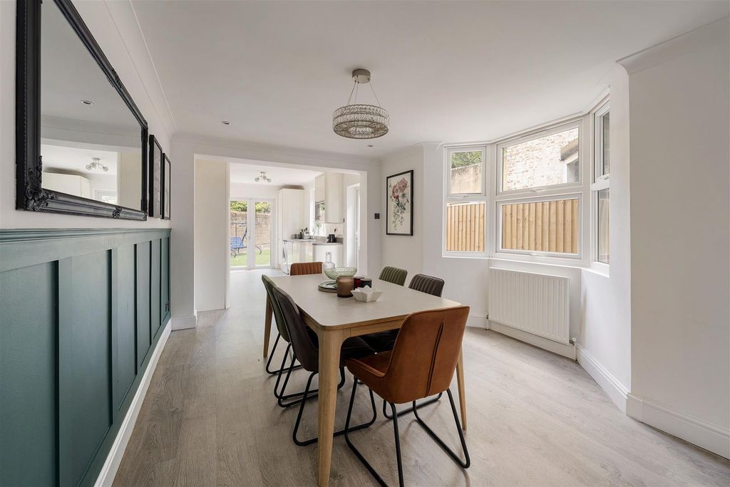 Property photo 2 of 31 Dyers Hall E11