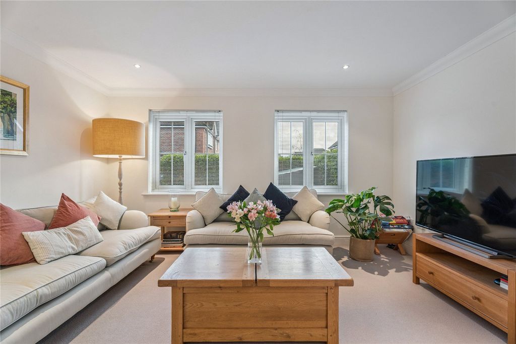 Property photo 2 of 17 Sitting Room