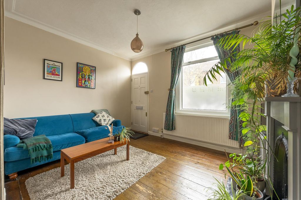 Property photo 2 of 24 Odessa Road, E7