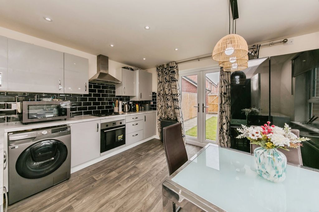 Property photo 2 of 17 Pbox-Img.Jpg