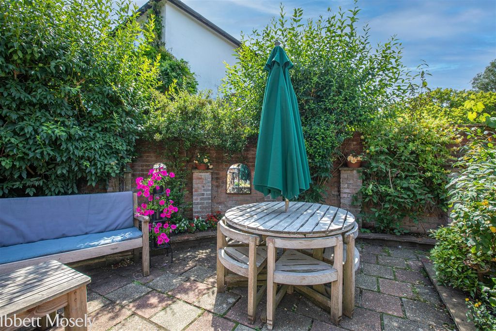 Property photo 3 of 12 12 Courtyard Garden.Jpg