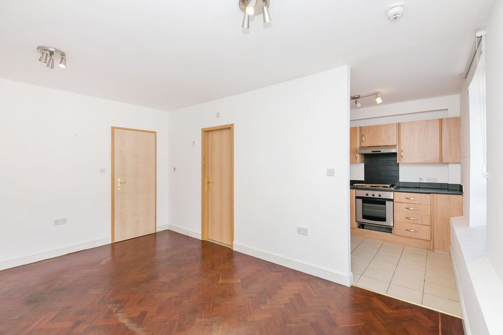 Property photo 2 of 8