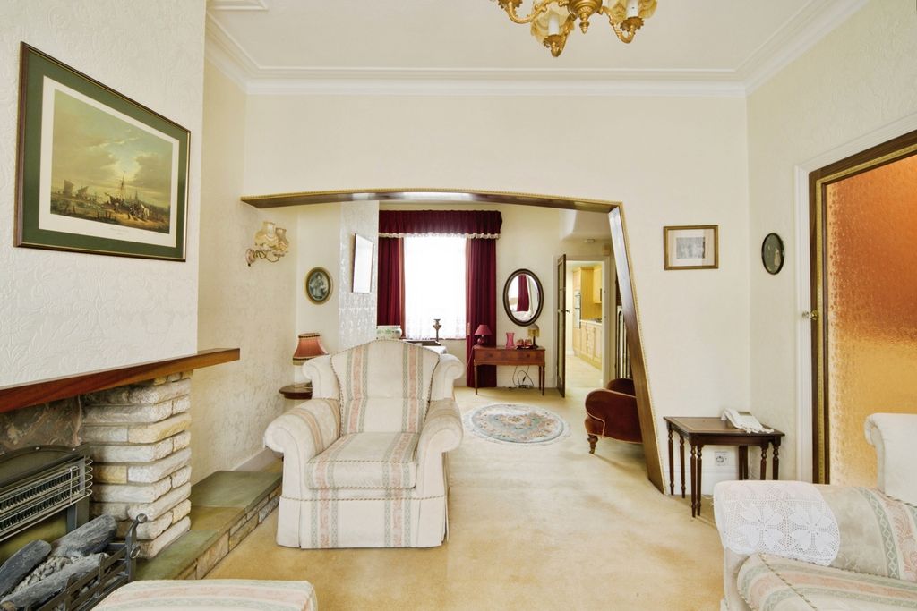 Property photo 3 of 18 Pbox-Img.Jpg