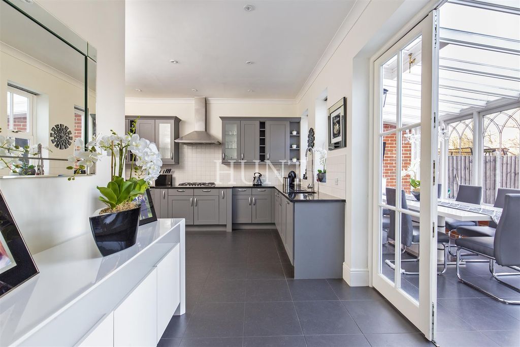 Property photo 1 of 43