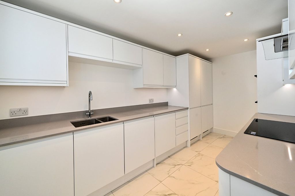 Property photo 3 of 18 Picture No. 04