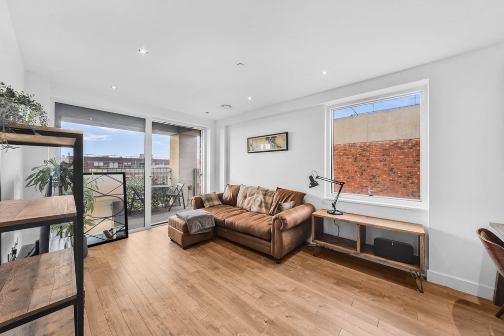 Property photo 2 of 10