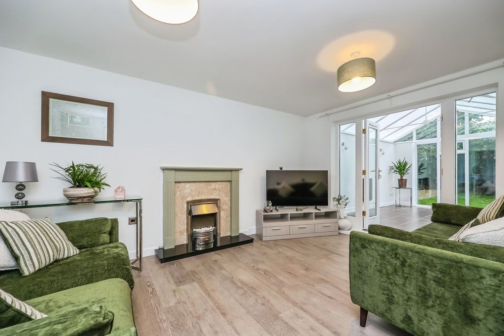 Property photo 2 of 25 Pbox-Img.Jpg