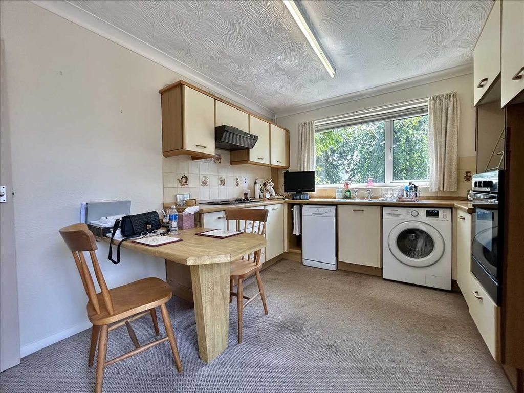 Property photo 3 of 15 Dining Kitchen