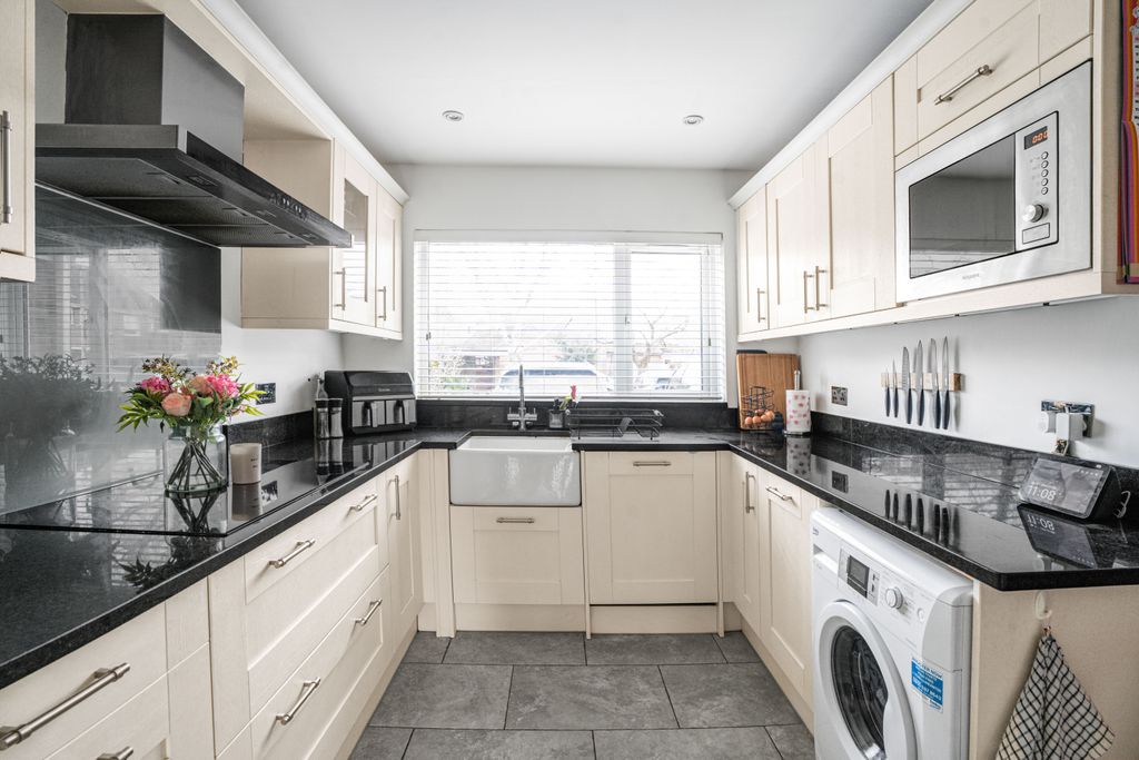 Property photo 3 of 12 Kitchen/Diner