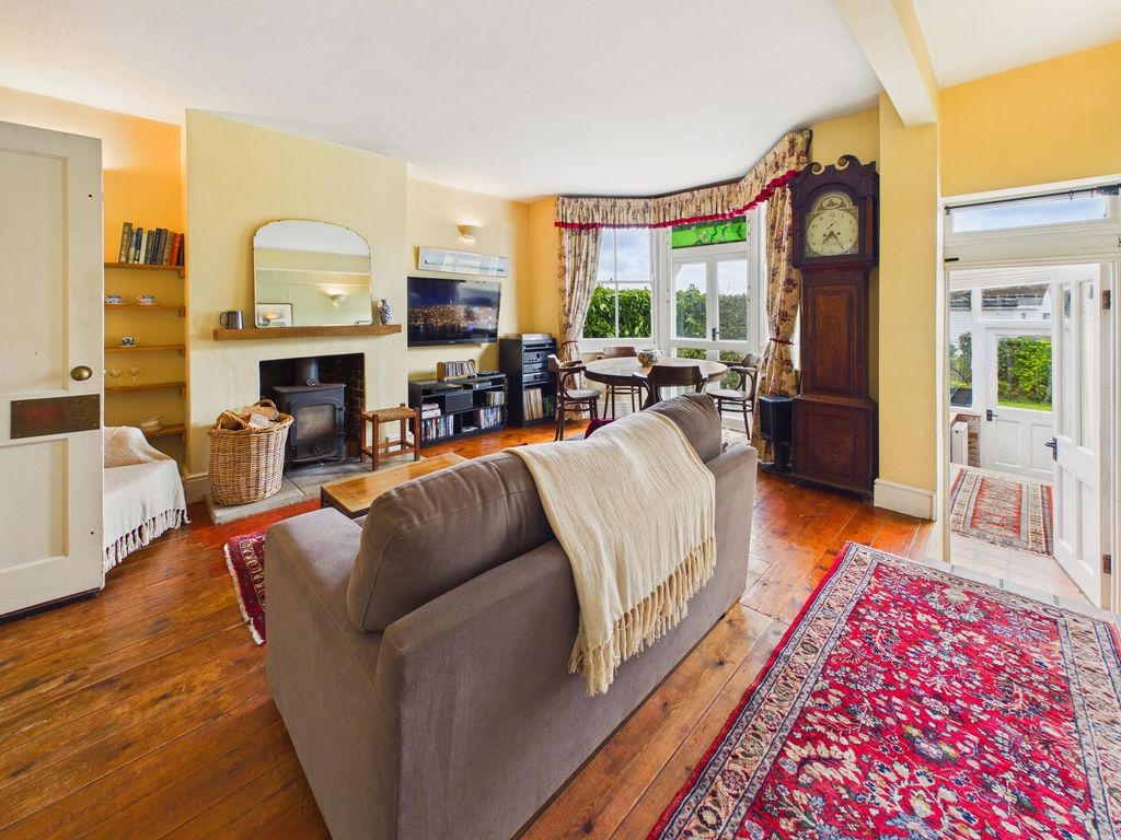 Property photo 2 of 17 Sitting/Living Room