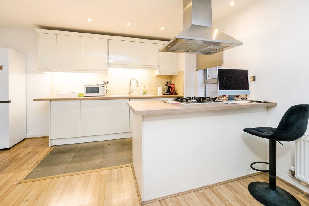 Property photo 2 of 20 Pbox-Img.Jpg