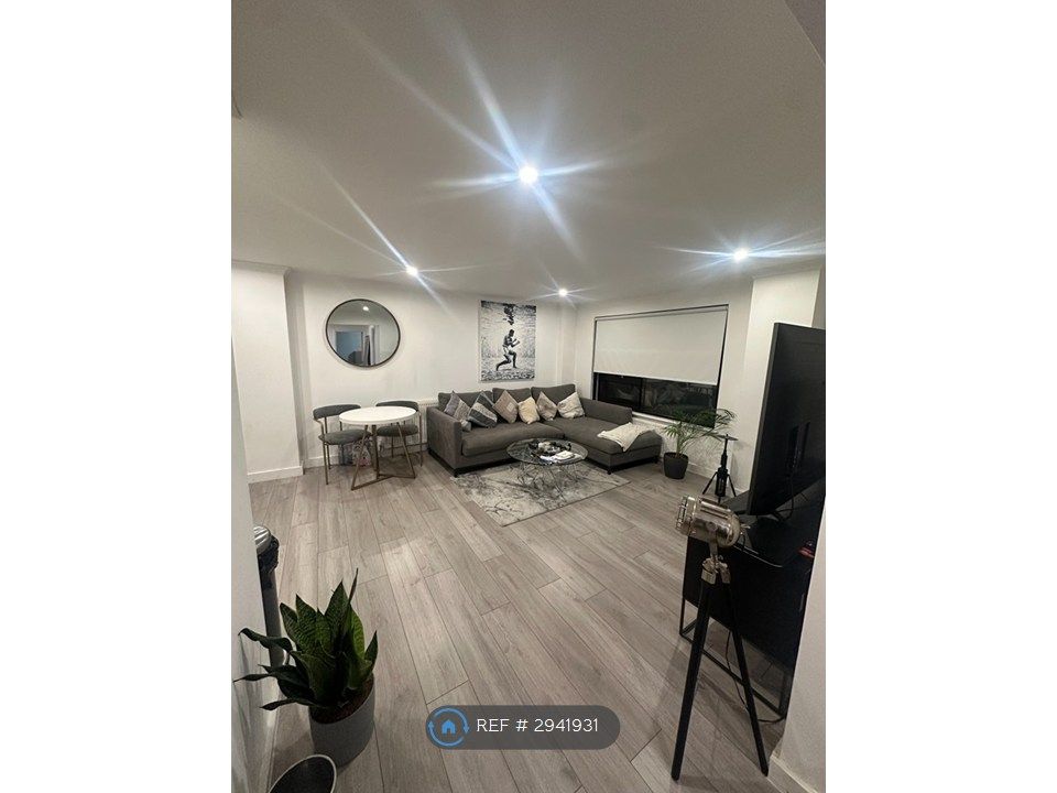 Property photo 1 of 10 Living Room