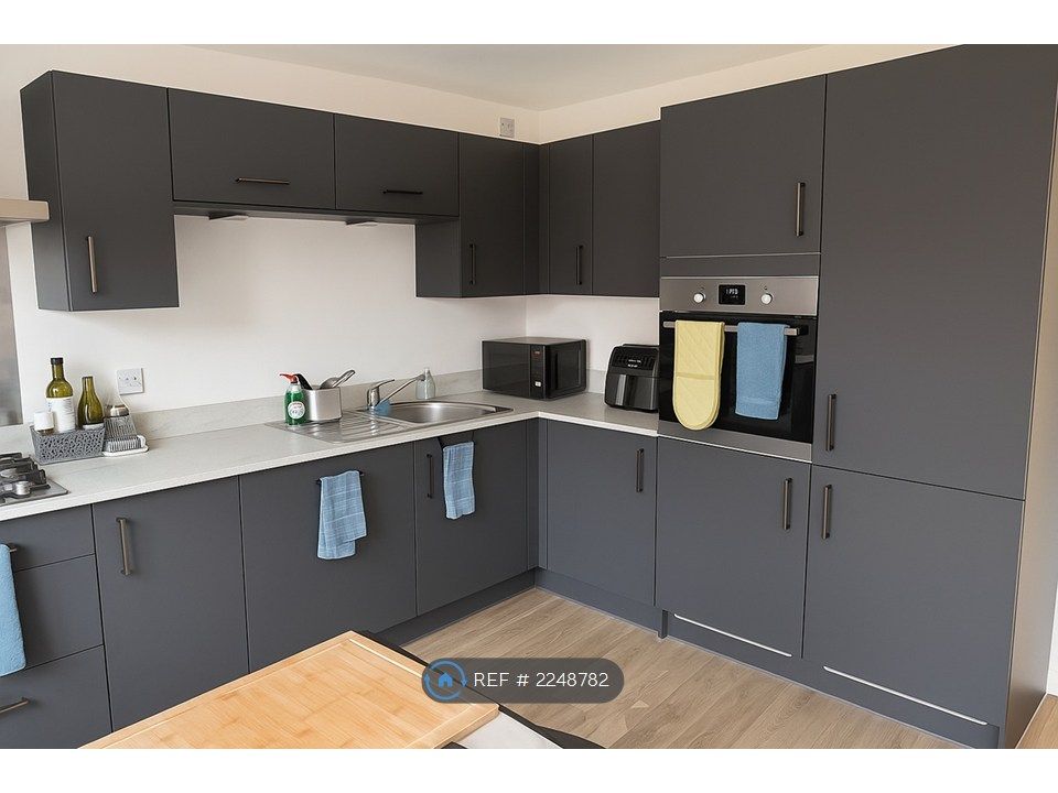 Property photo 2 of 12 Kitchen