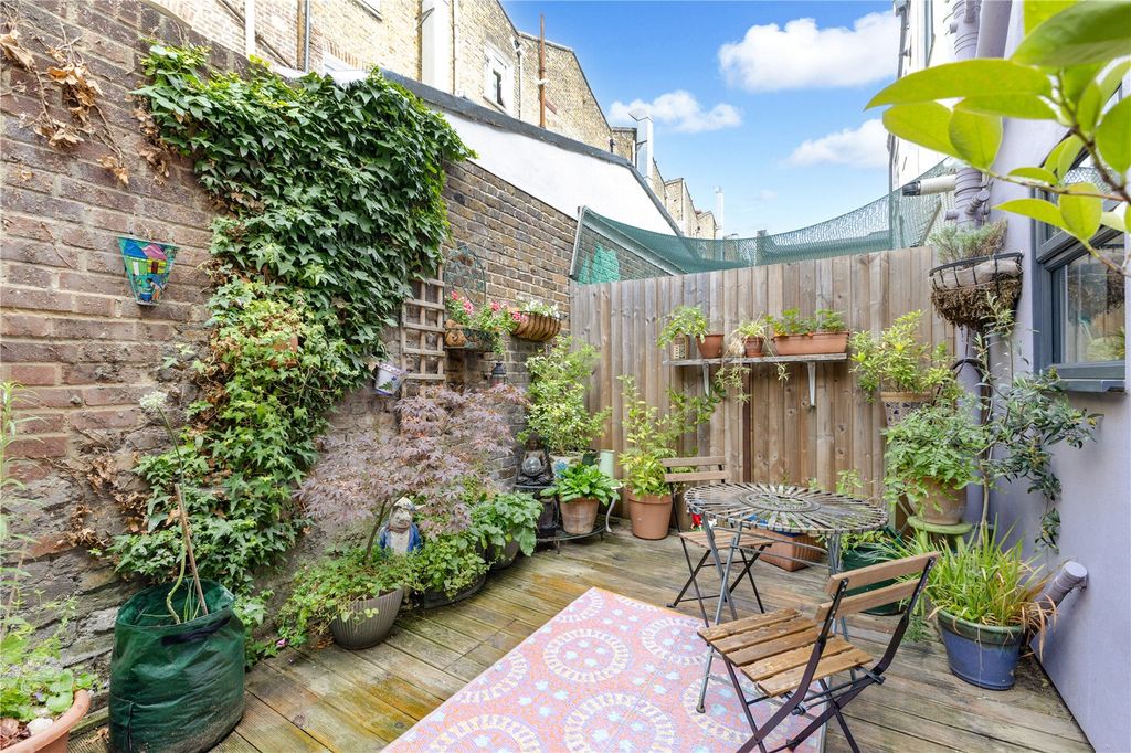 Property photo 2 of 15 Garden