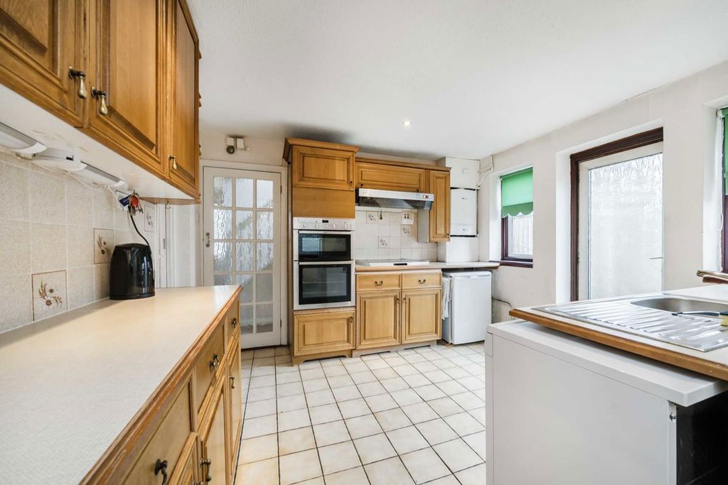 Property photo 3 of 8