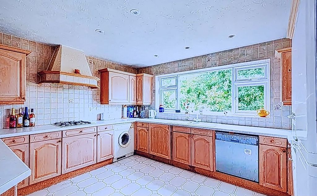 Property photo 2 of 15 Kitchen