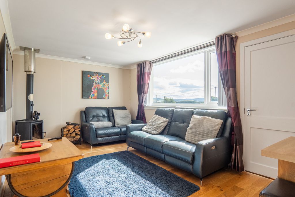Property photo 2 of 39