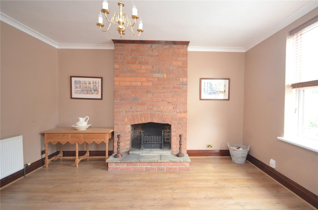Property photo 3 of 26 Picture No. 06