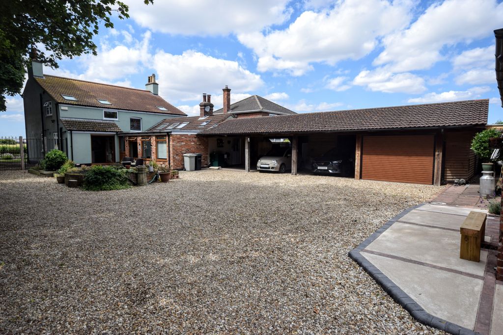 Property photo 2 of 43