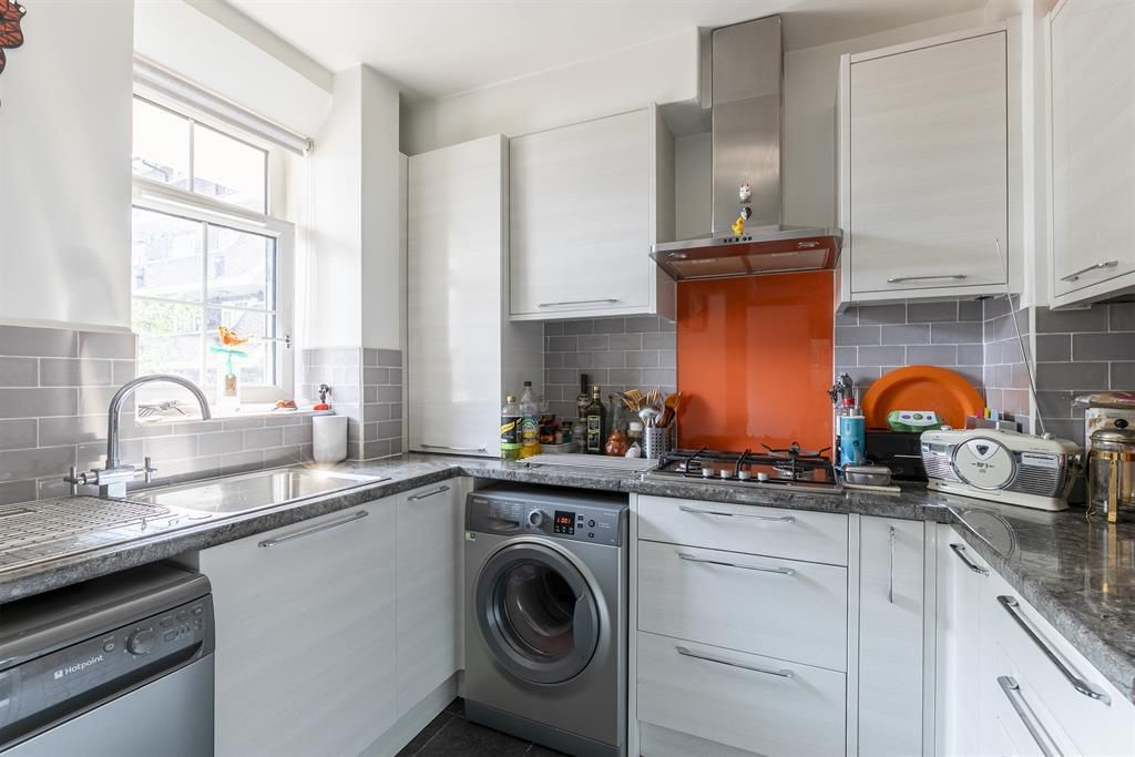 Property photo 2 of 11 Kitchen