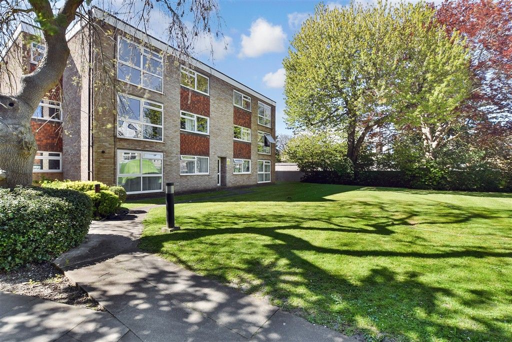 Property photo 2 of 13 Communal Gardens