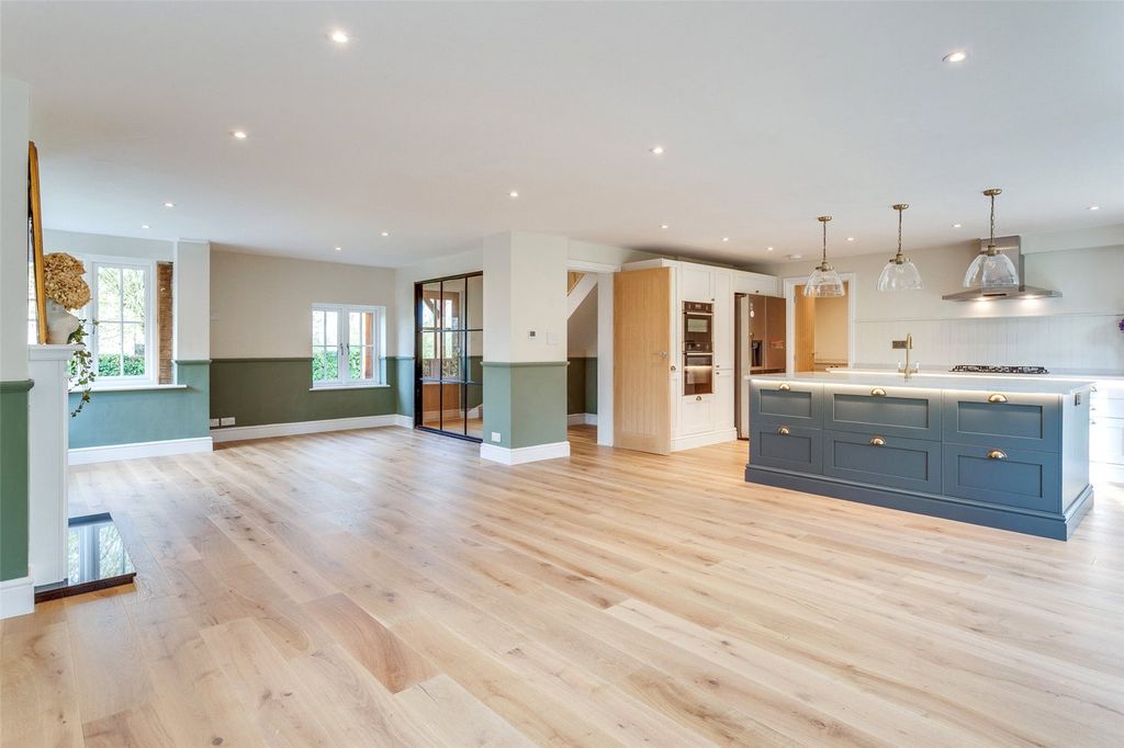 Property photo 3 of 34 Picture No. 10