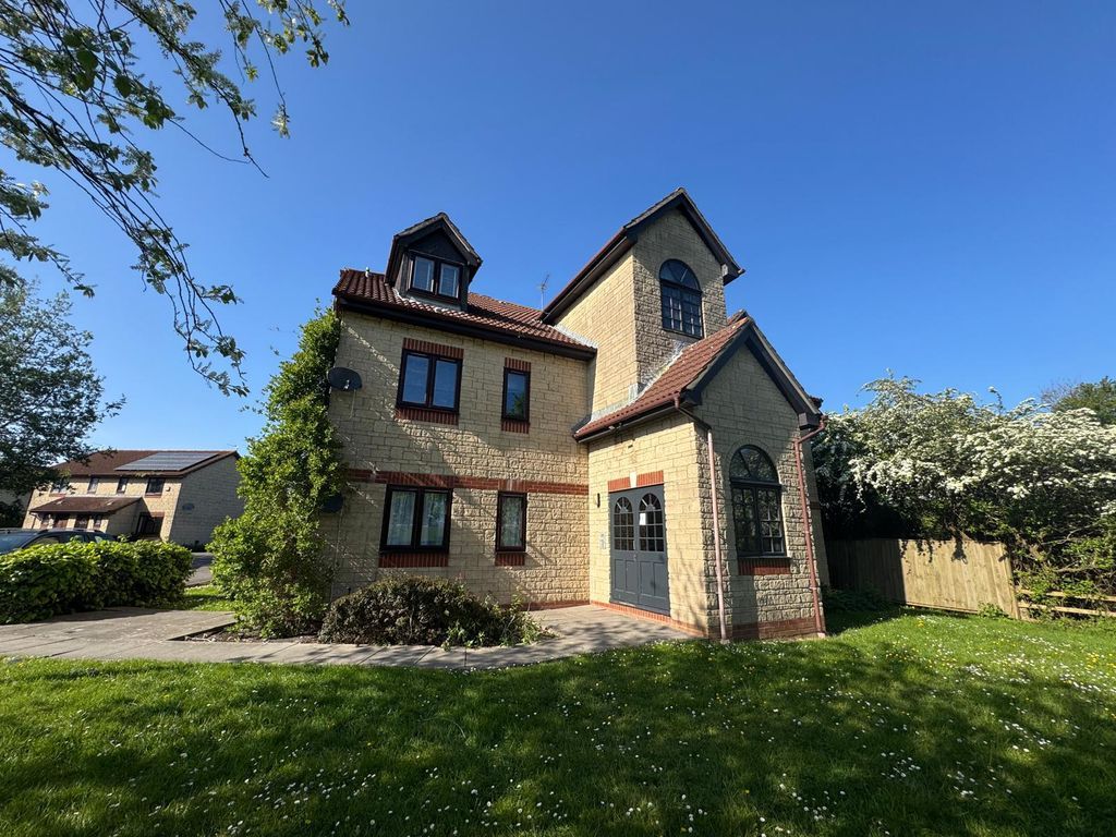 Property photo 1 of 9 Photo 9