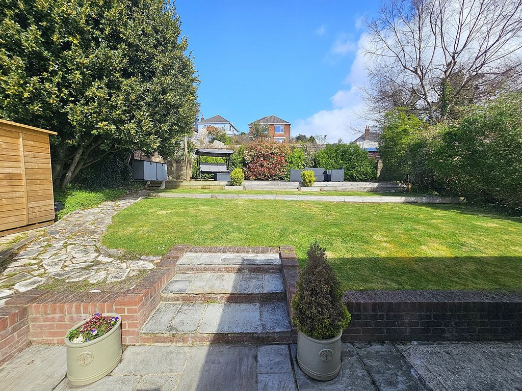 Property photo 2 of 47