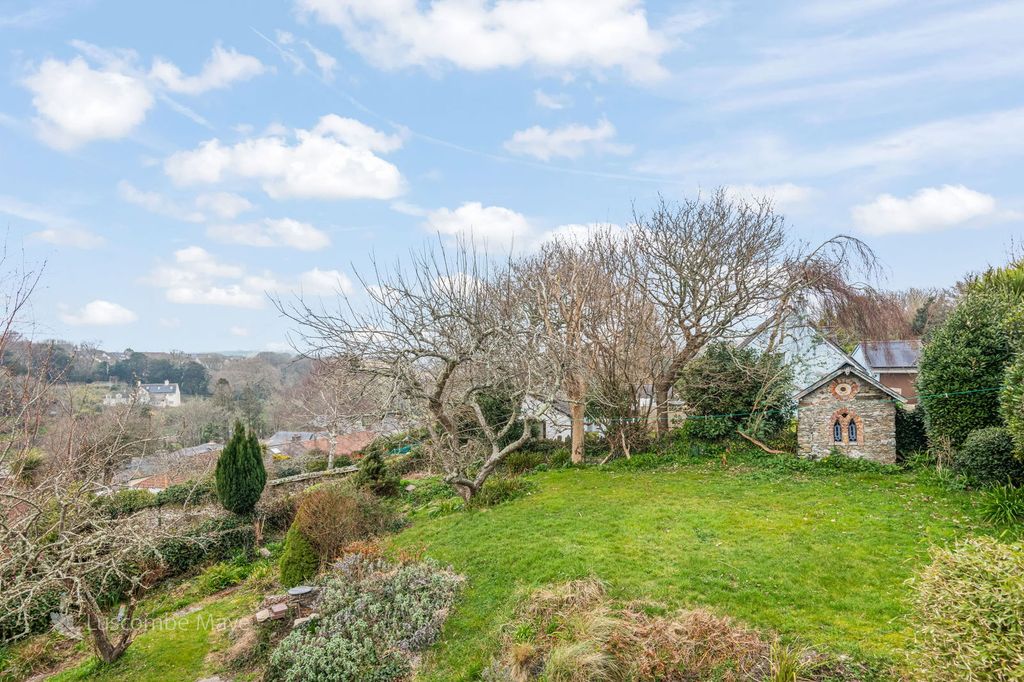Property photo 2 of 14