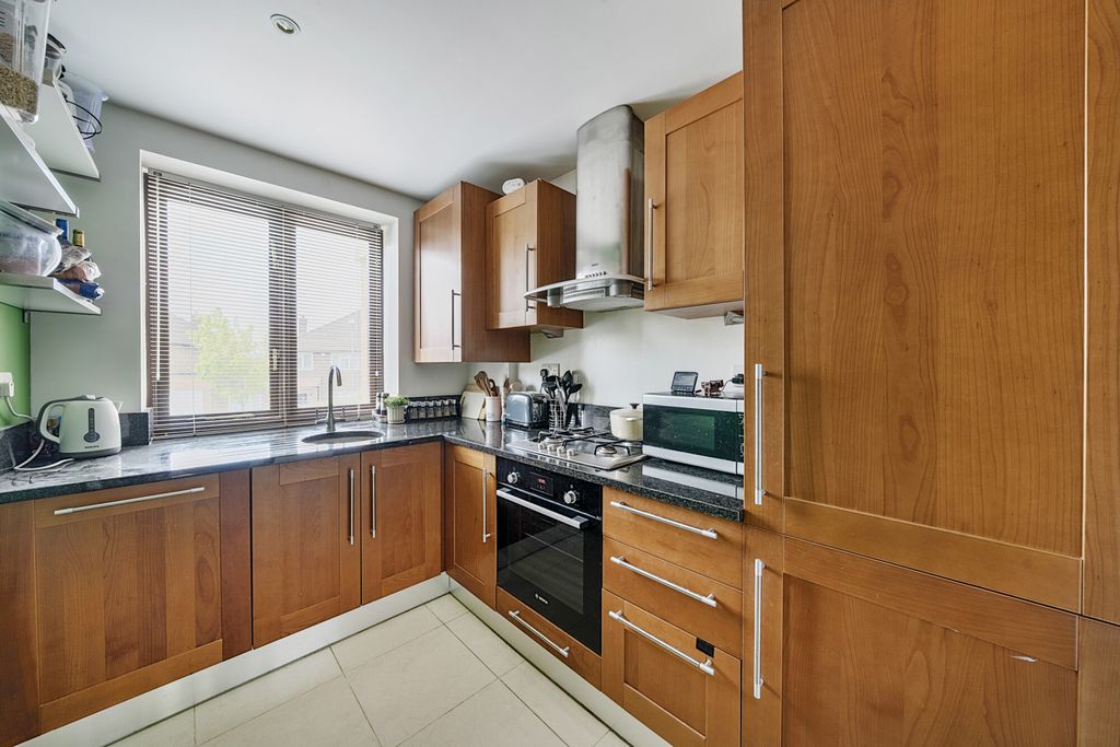 Property photo 3 of 14 16-681c9c2946B74-...