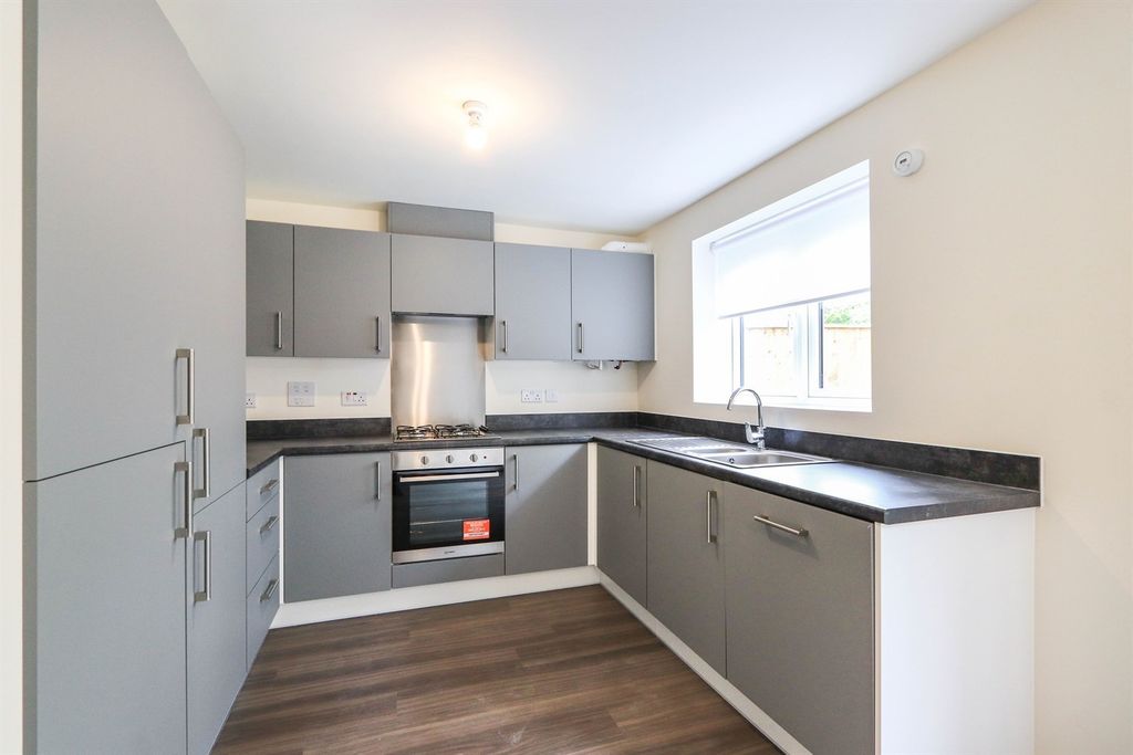 Property photo 2 of 8 Kitchen