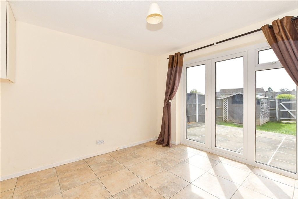 Property photo 3 of 13 Lounge