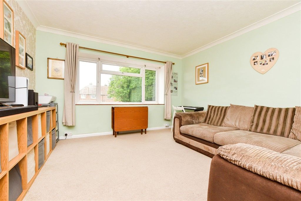 Property photo 1 of 10 Lounge