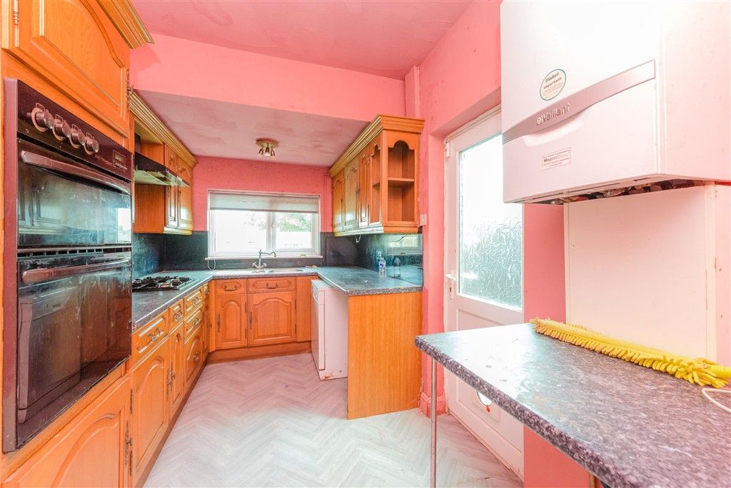 Property photo 3 of 9 Kitchen