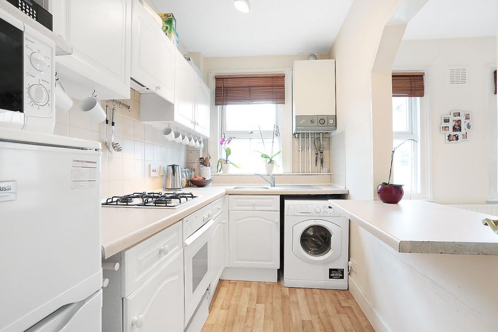 Property photo 2 of 6 Kitchen