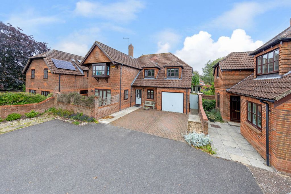 Property photo 1 of 32