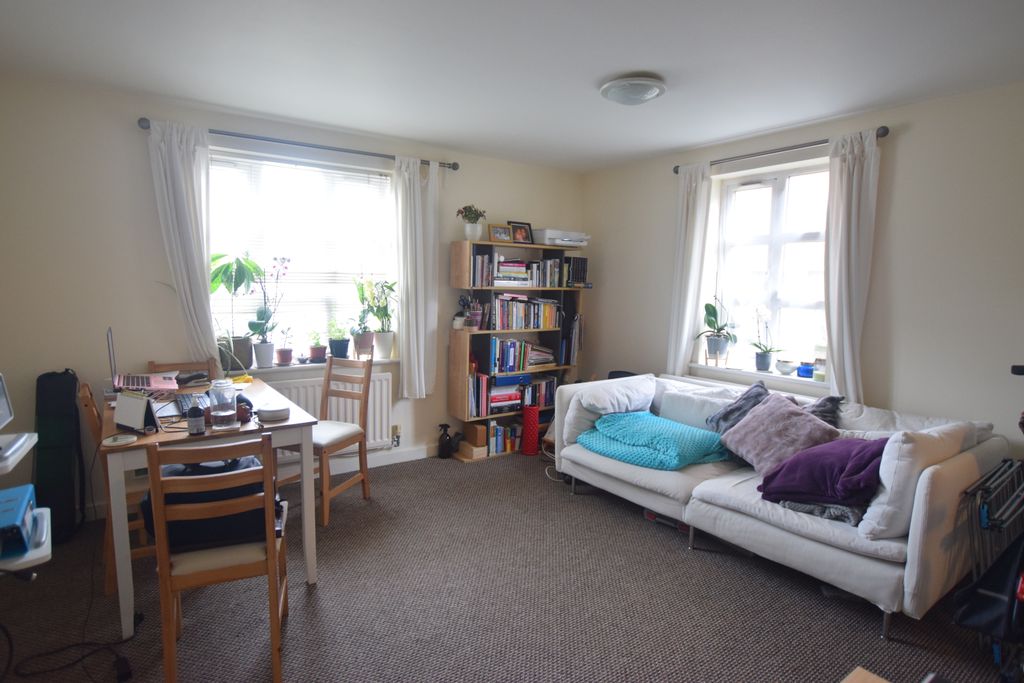 Property photo 3 of 6 Photo 03