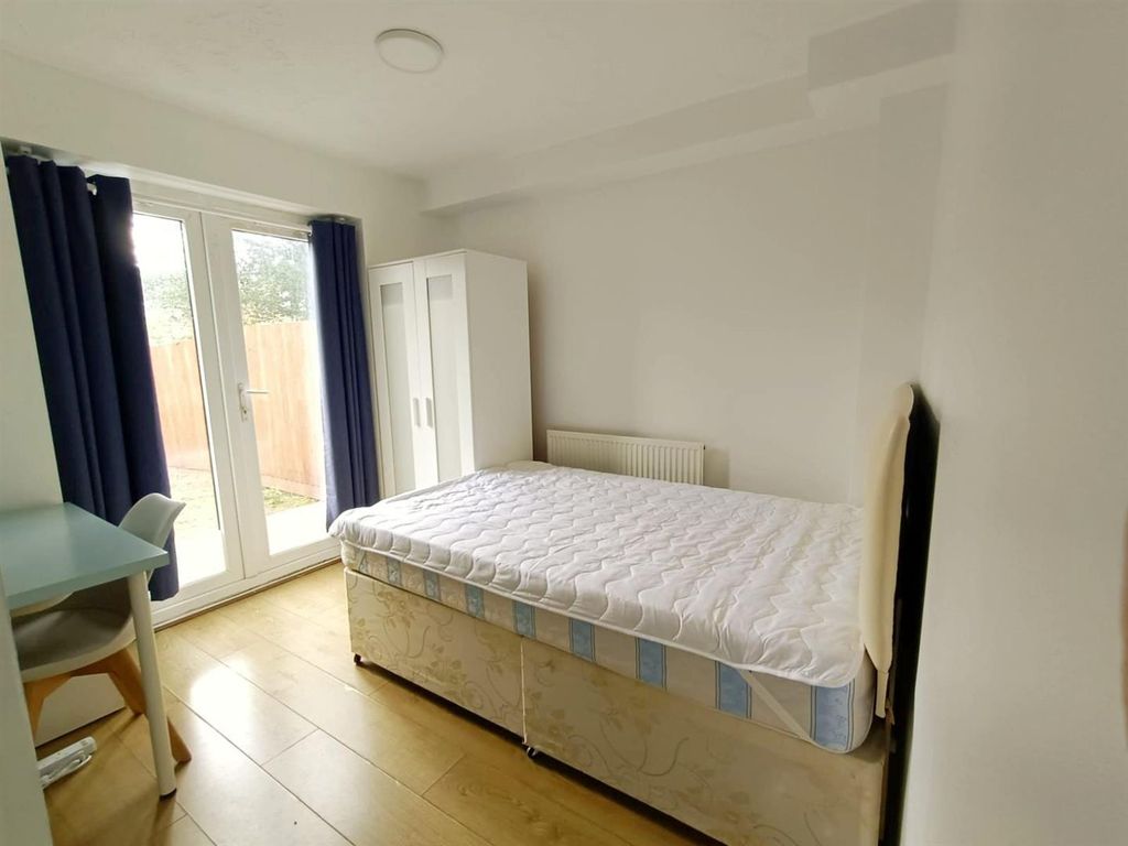 Property photo 1 of 7 Room 101