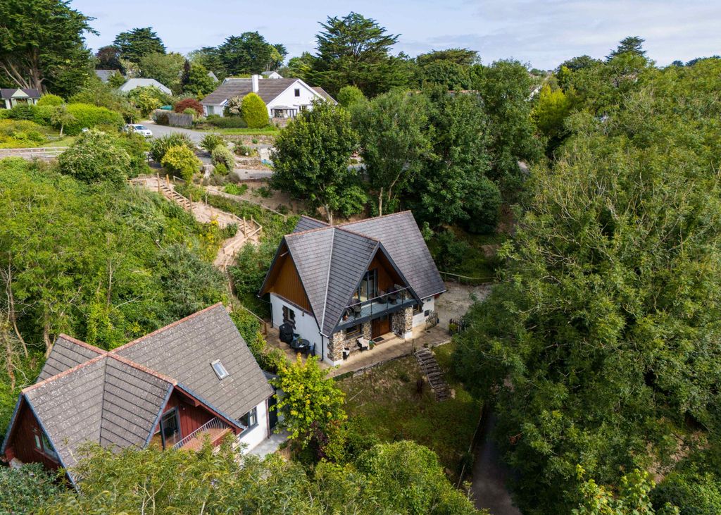 Property photo 1 of 19 Alpine Lodge