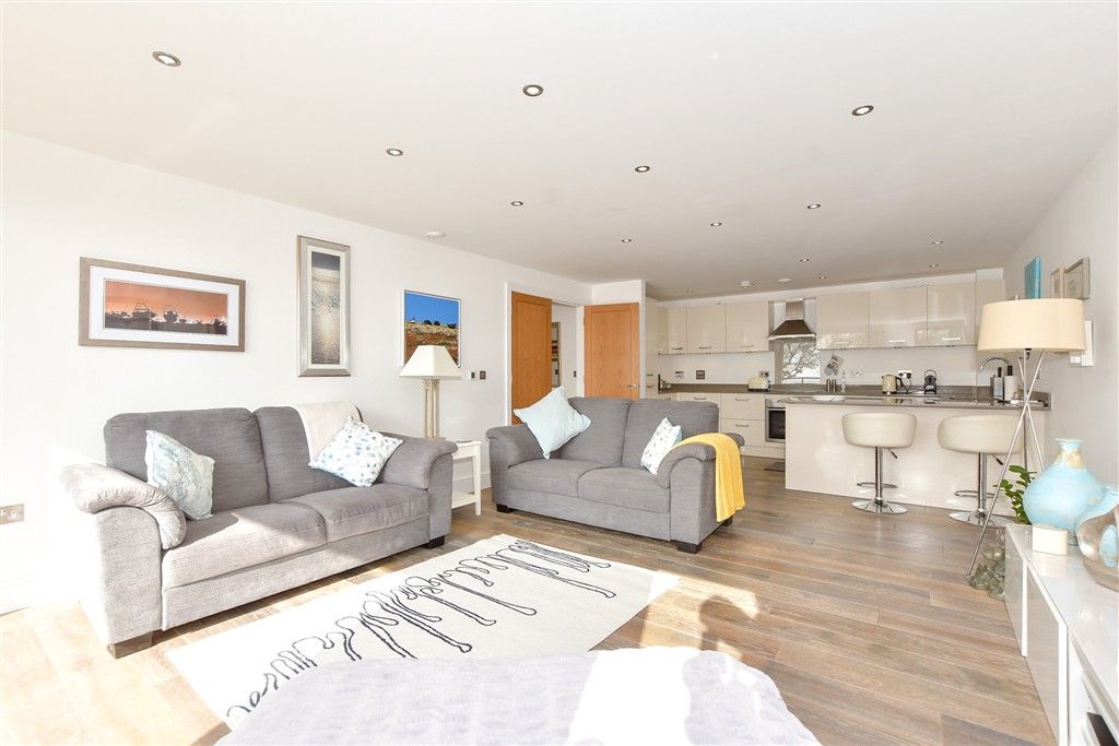 Property photo 3 of 10 Lounge/ Kitchen