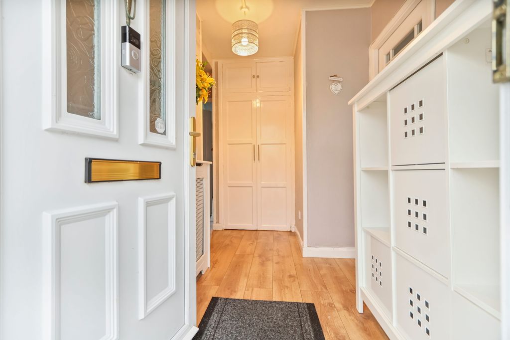 Property photo 3 of 27