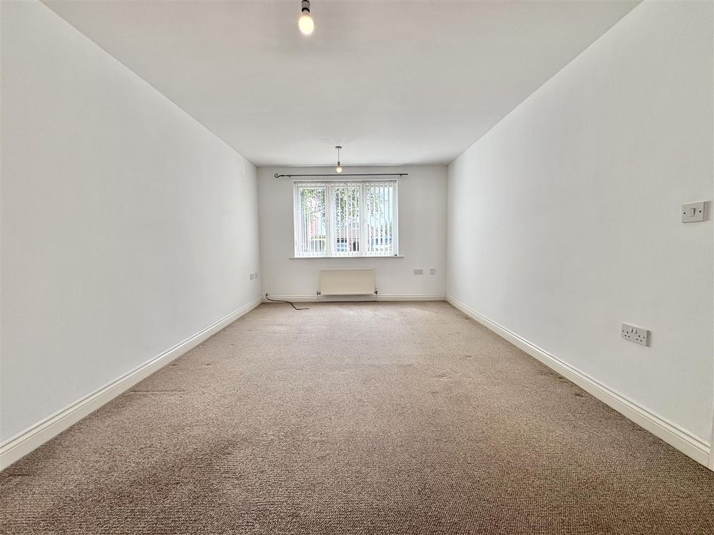 Property photo 2 of 10 Lounge