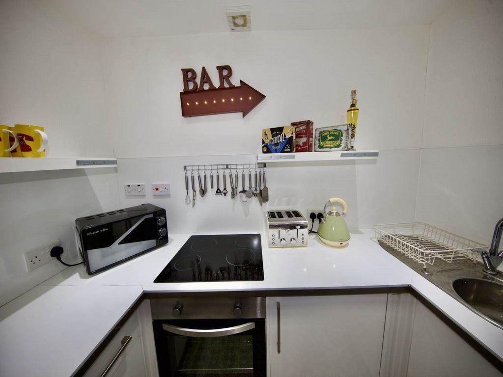 Property photo 1 of 8 Kitchen