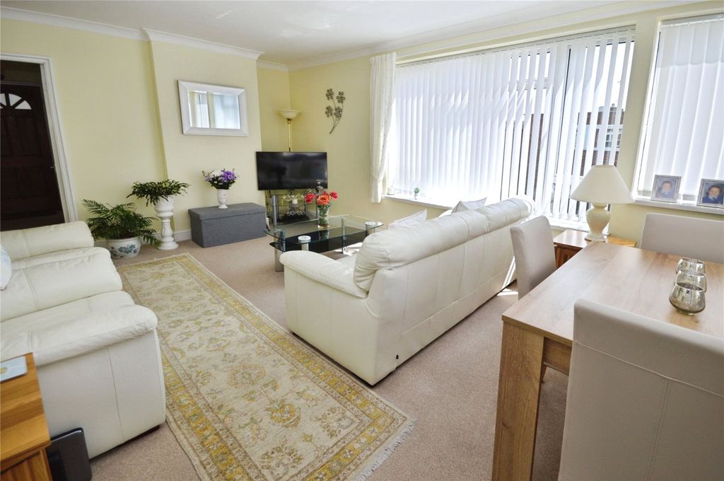 Property photo 2 of 15 Living/Dining Room