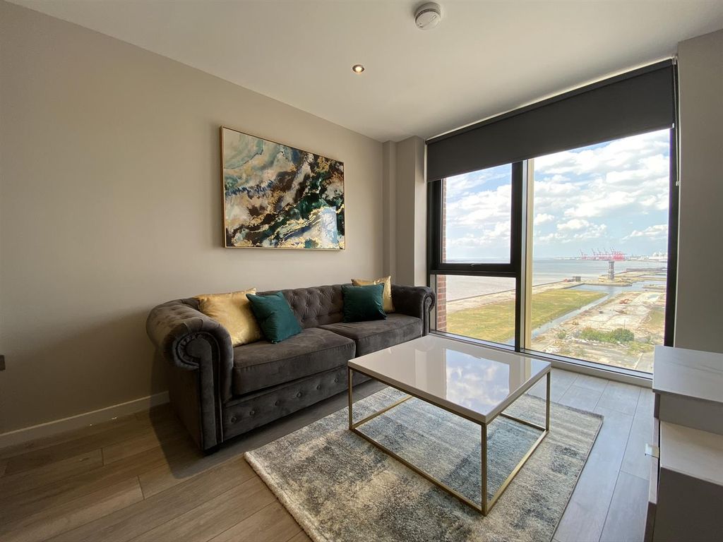 Property photo 1 of 11 Living/Dining Room