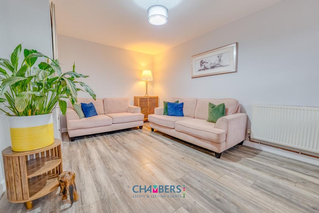 Property photo 2 of 44 Lounge