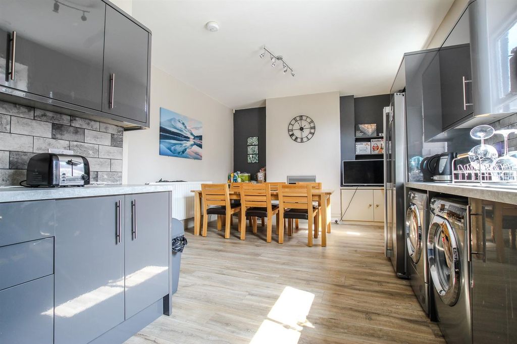 Property photo 1 of 20 Kitchen