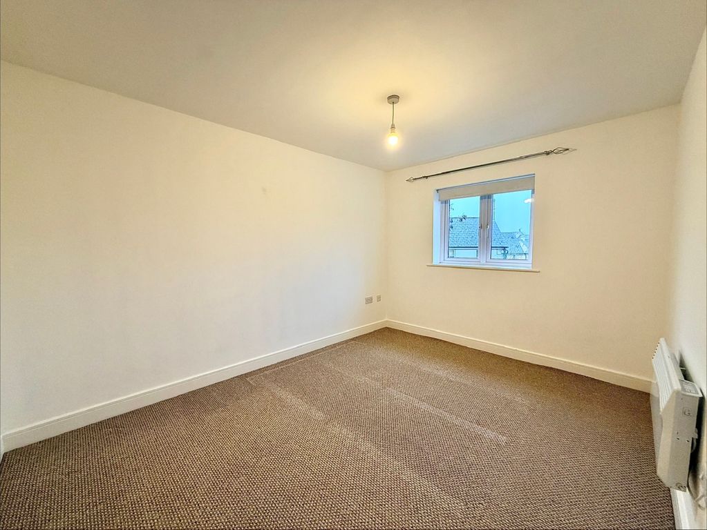 Property photo 3 of 7 Bedroom 1